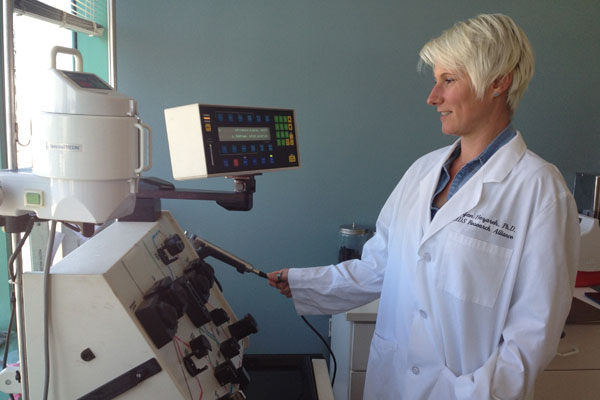 Stefanie Homann at the leukapheresis machine